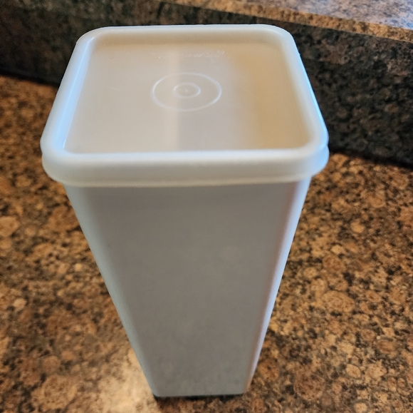 Tupperware 1696-1 Cheese Keeper - Picture 2 of 4